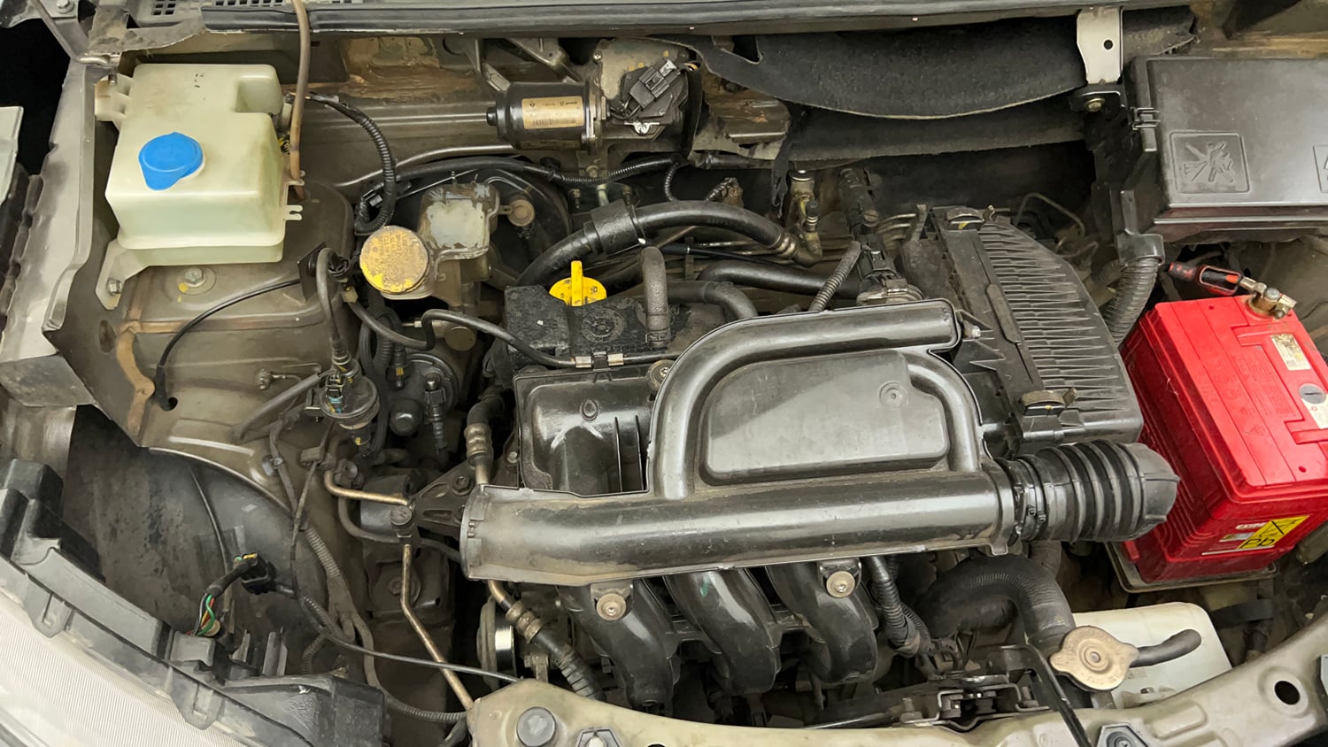 Used 2020 Renault Kwid RXT 1.0 Opt Petrol Manual engine ENGINE RIGHT SIDE VIEW