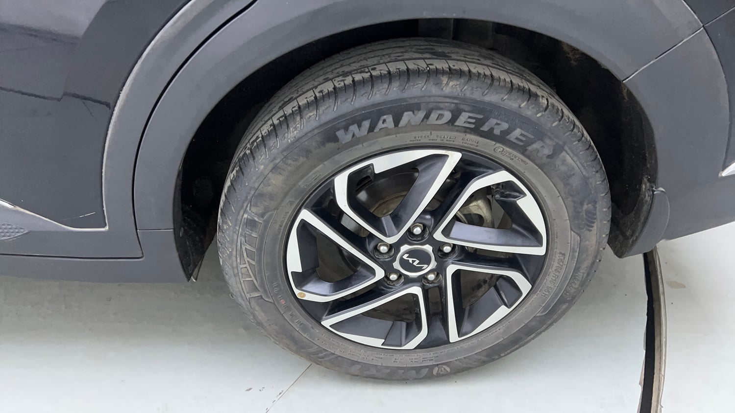 Used 2022 Kia Carens Prestige Plus 1.4 Petrol MT 7 STR Petrol Manual tyres LEFT REAR TYRE RIM VIEW