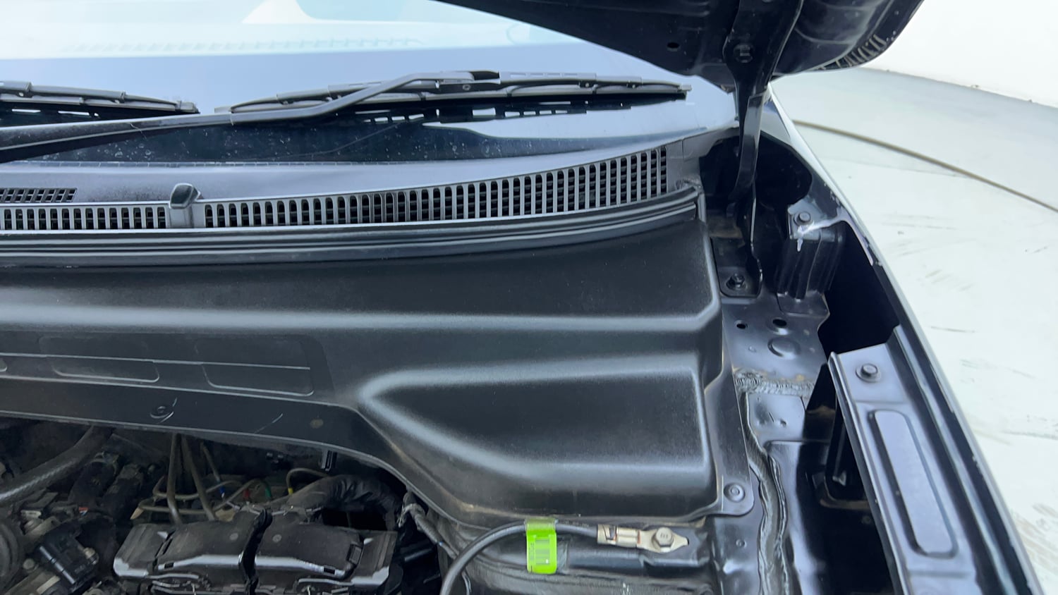 Used 2024 Hyundai Alcazar Executive 1.5 Petrol MT 7STR Petrol Manual engine ENGINE LEFT SIDE HINGE & APRON VIEW