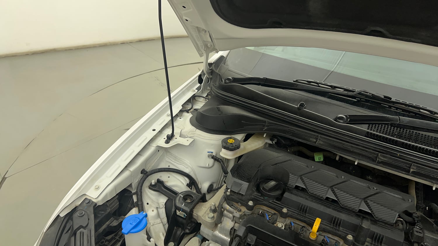 Used 2024 Hyundai Verna SX 1.5 Petrol MT Petrol Manual engine ENGINE RIGHT SIDE HINGE & APRON VIEW