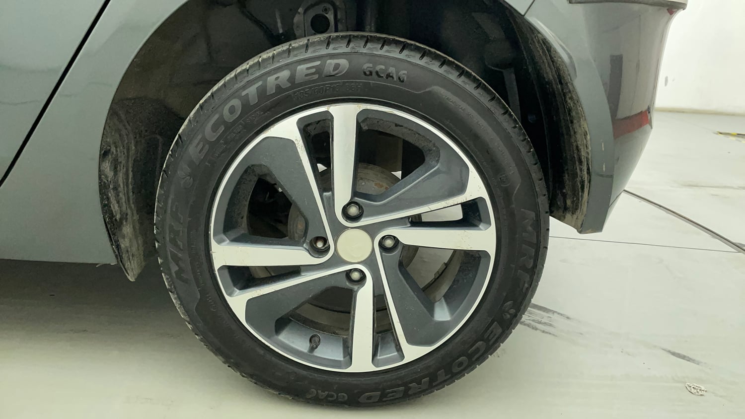 Used 2023 Tata Altroz XZ Plus (S) Petrol Manual tyres LEFT REAR TYRE RIM VIEW