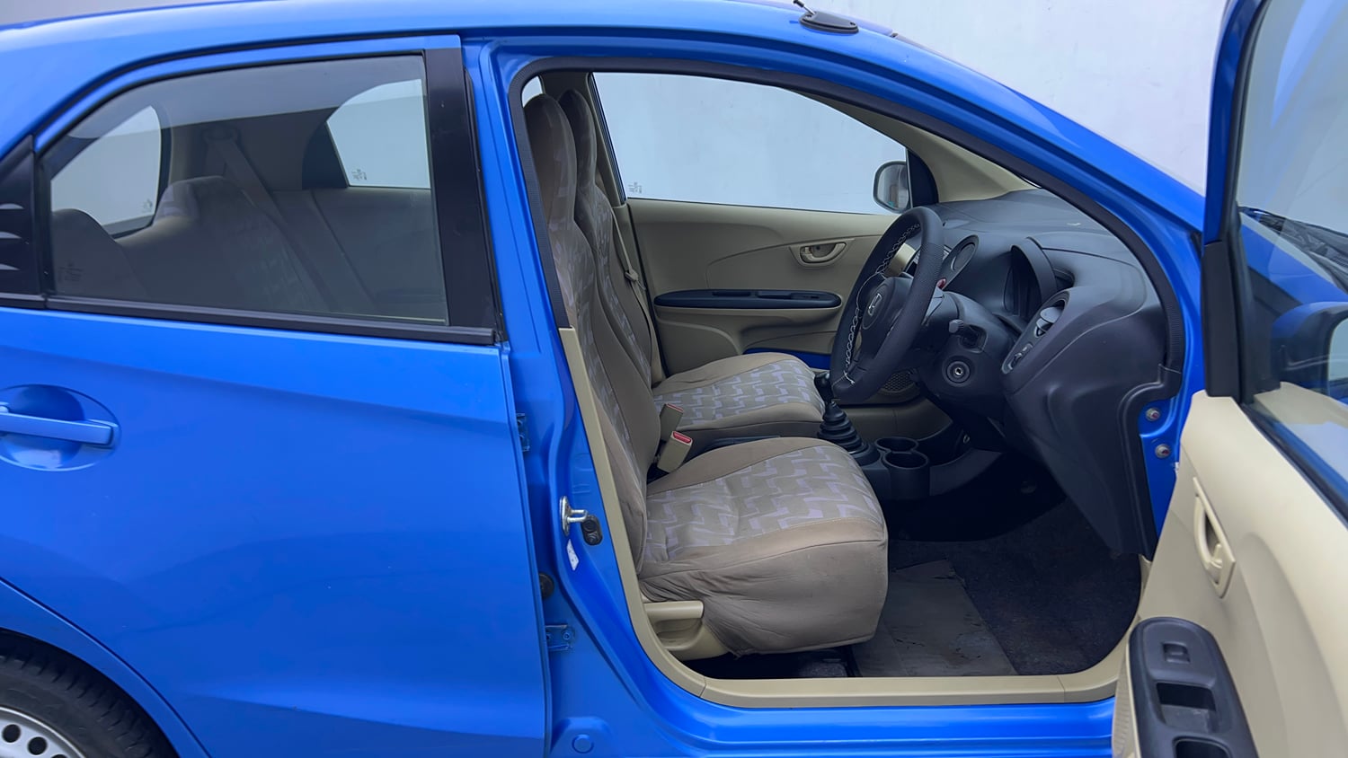 Used 2014 Honda Brio EX MT Petrol Manual interior RIGHT SIDE FRONT DOOR CABIN VIEW