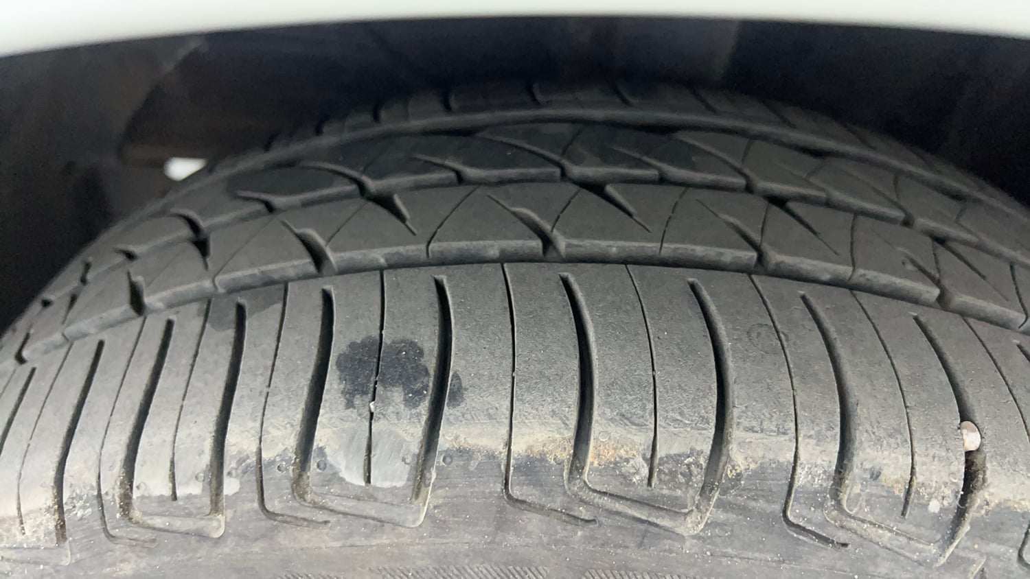 Used 2018 Maruti Suzuki Baleno Zeta 1.2 Petrol Manual tyres LEFT FRONT TYRE TREAD VIEW