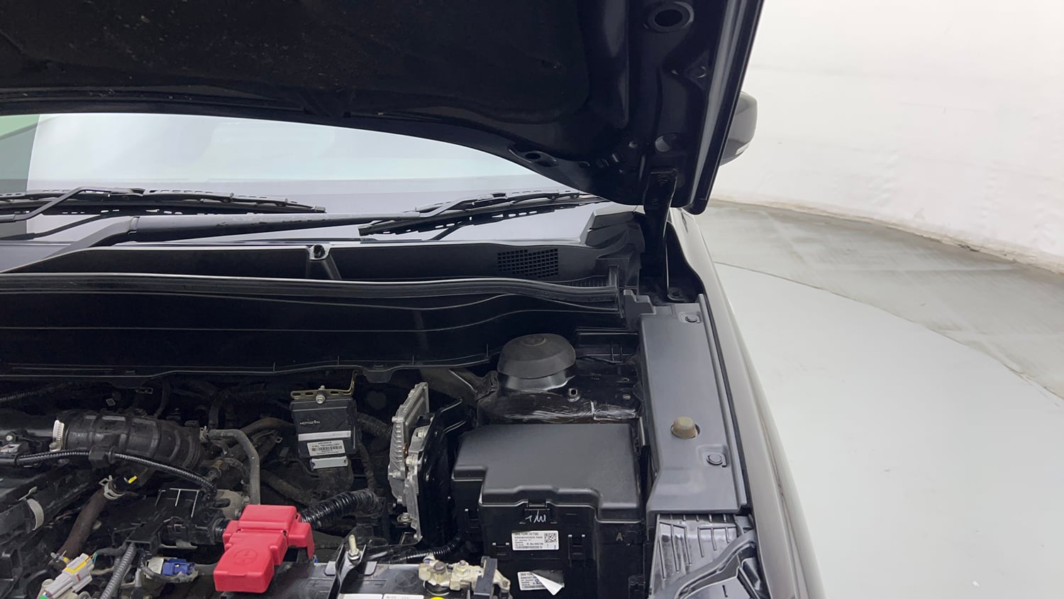 Used 2025 Maruti Suzuki Grand Vitara Zeta Smart Hybrid Petrol Manual engine ENGINE LEFT SIDE HINGE & APRON VIEW