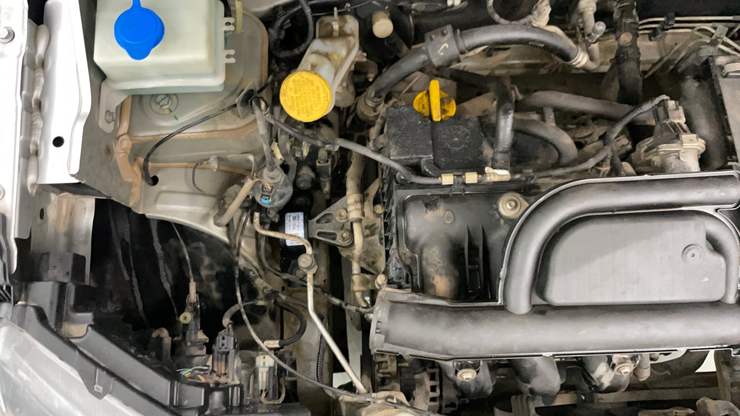 Used 2022 Renault Kwid RXT 1.0 AMT (O) Petrol Automatic engine ENGINE RIGHT SIDE VIEW