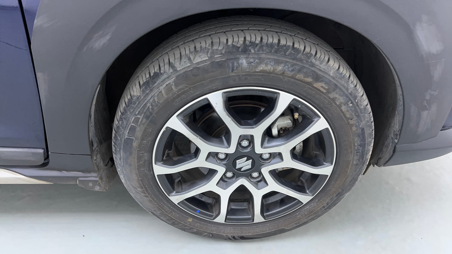Used 2023 Maruti Suzuki XL6 Alpha AT Petrol Petrol Automatic tyres RIGHT FRONT TYRE RIM VIEW
