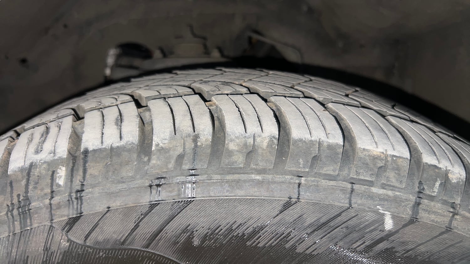 Used 2018 Tata Hexa XT 4x2 7 STR Diesel Manual tyres LEFT FRONT TYRE TREAD VIEW