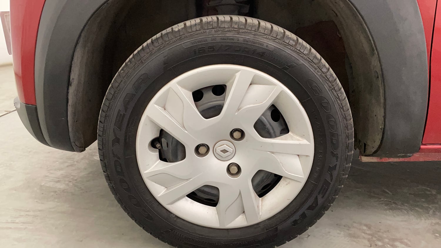 Used 2024 Renault Kwid RXL (O) 1.0 Petrol Manual tyres LEFT FRONT TYRE RIM VIEW