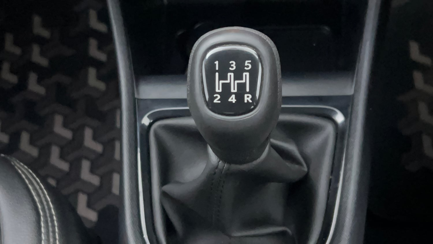 Used 2024 Tata Punch Adventure Rhythm Petrol Manual interior GEAR  KNOB VIEW