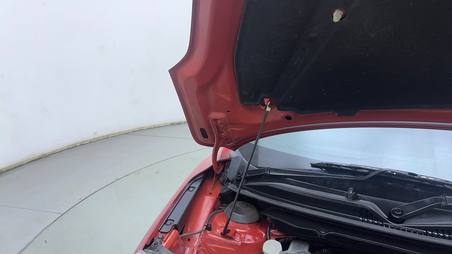 Used 2021 Maruti Suzuki Baleno Zeta Petrol Manual engine ENGINE RIGHT SIDE HINGE & APRON VIEW