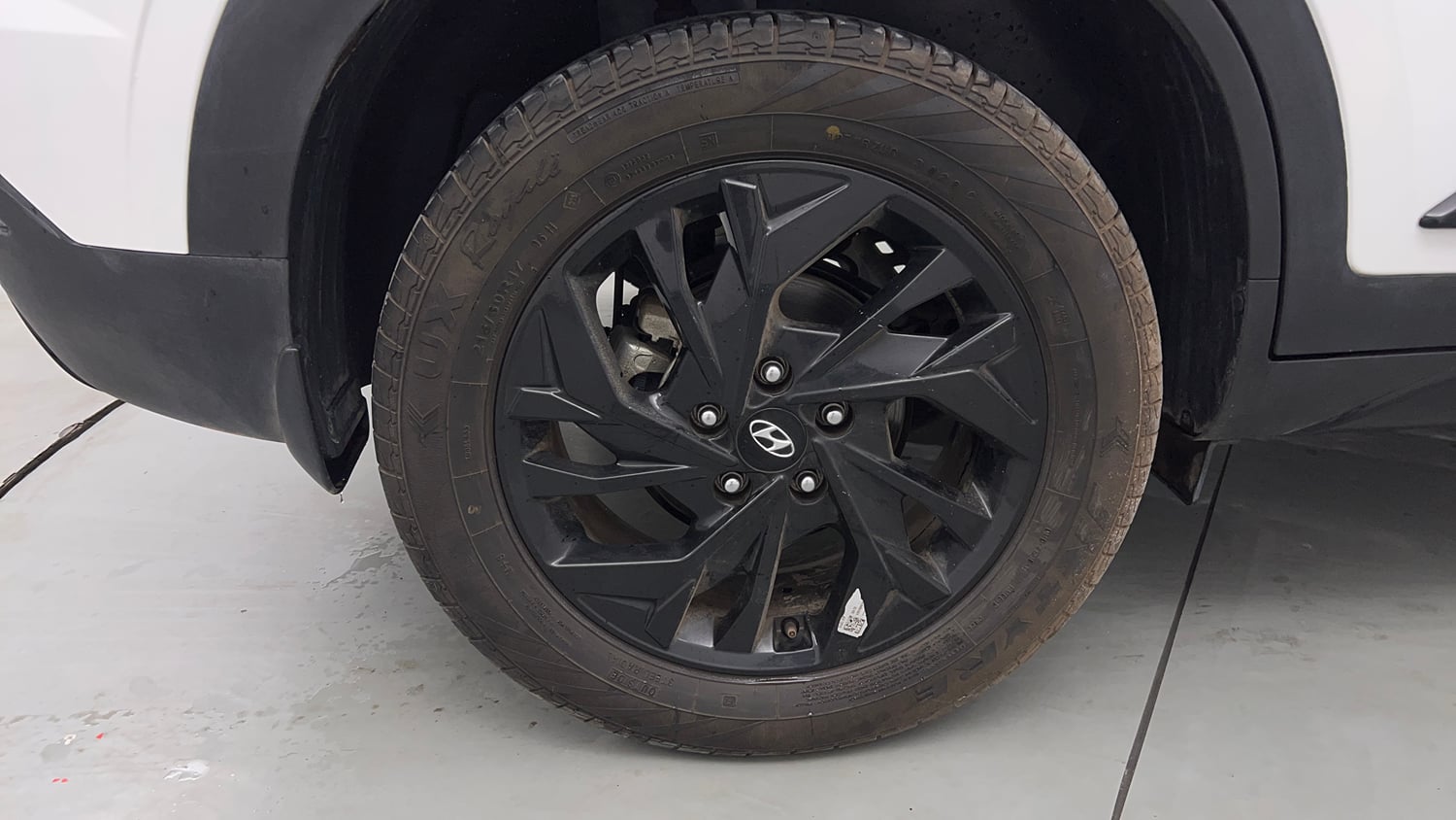 Used 2024 Hyundai Creta SX 1.5 Petrol Adventure Edition Petrol Manual tyres RIGHT REAR TYRE RIM VIEW