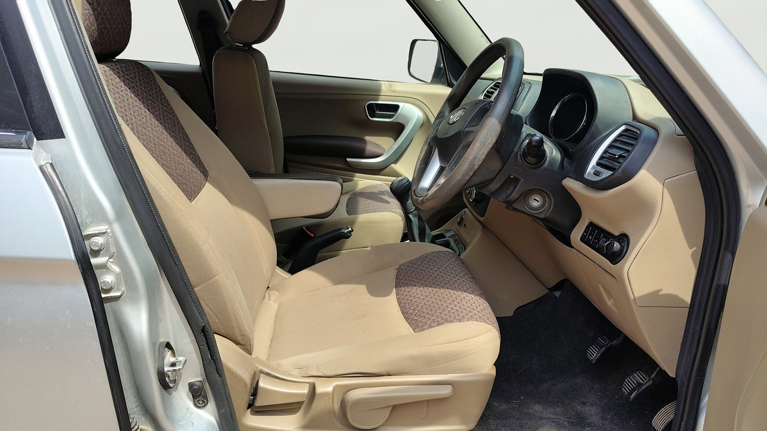 Used 2017 Mahindra TUV300 T8 mHAWK100 Diesel Manual interior RIGHT SIDE FRONT DOOR CABIN VIEW