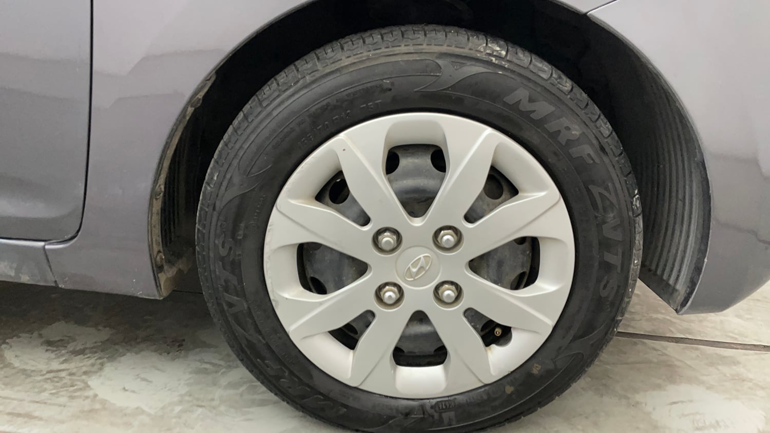 Used 2018 Hyundai Eon Sportz Petrol Manual tyres RIGHT FRONT TYRE RIM VIEW