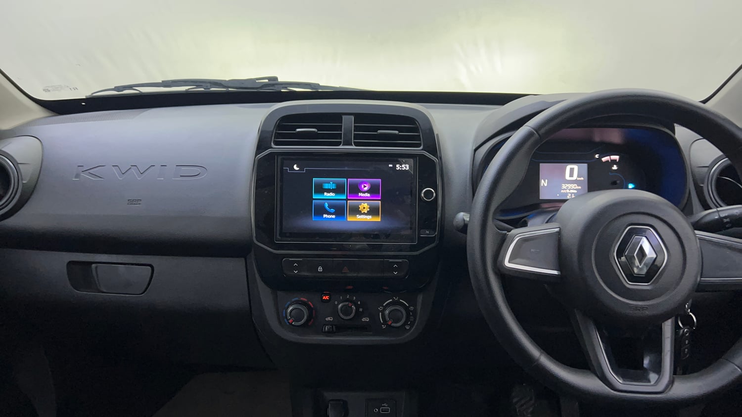 Used 2022 Renault Kwid RXT 1.0 AMT Petrol Automatic interior MUSIC SYSTEM & AC CONTROL VIEW