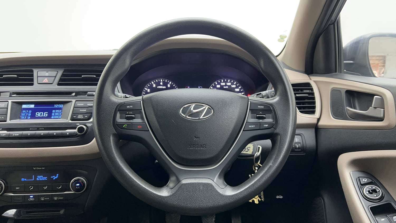 Used 2015 Hyundai Elite i20 Sportz 1.2 Petrol Manual interior STEERING VIEW