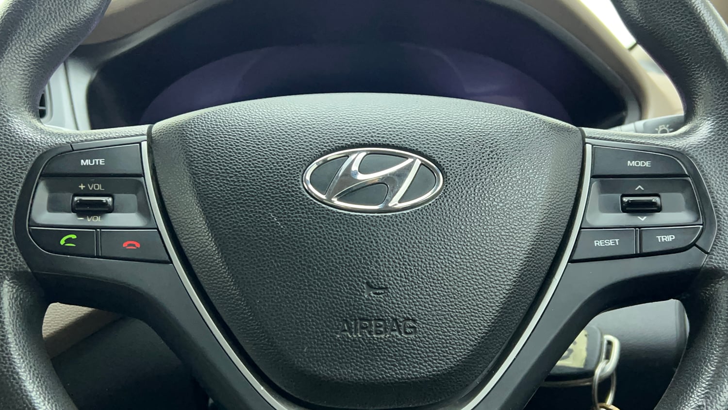 Used 2015 Hyundai Elite i20 Sportz 1.2 Petrol Manual top_features Steering mounted controls