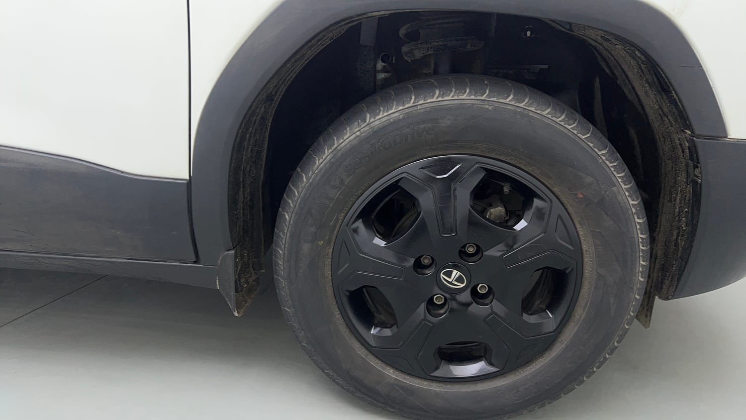 Used 2023 Tata Punch Accomplished MT Petrol Manual tyres RIGHT FRONT TYRE RIM VIEW