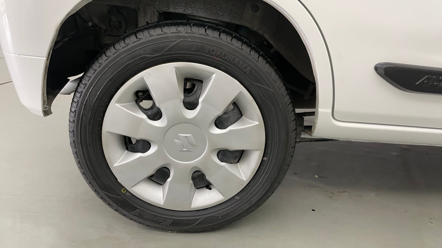 Used 2014 Maruti Suzuki Alto K10 VXi Petrol Manual tyres RIGHT REAR TYRE RIM VIEW