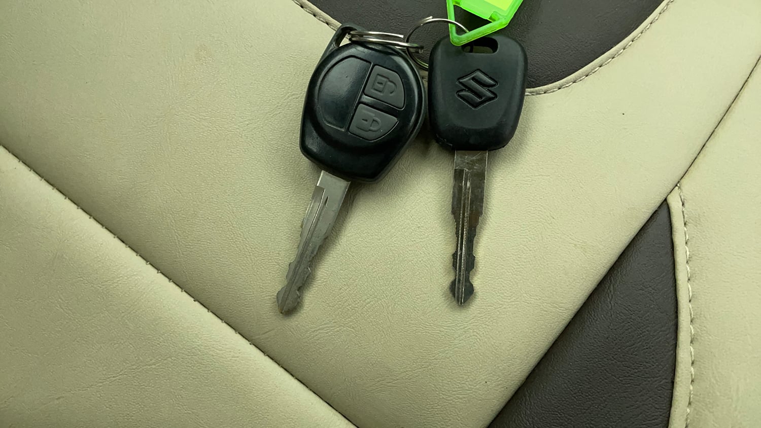 Used 2013 Maruti Suzuki Ertiga ZXi Petrol Manual extra CAR KEY VIEW