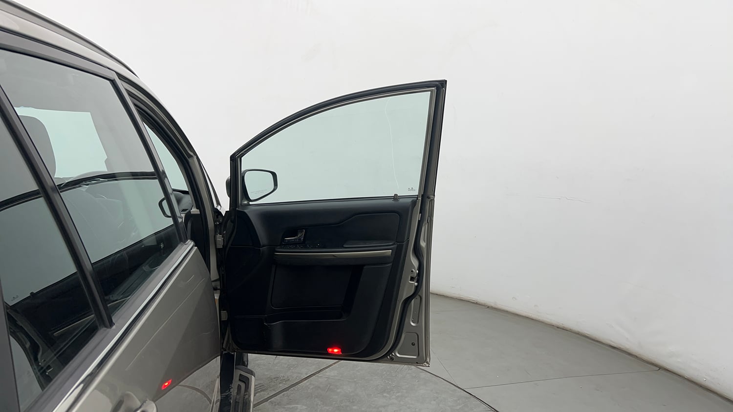 Used 2018 Tata Hexa XT 4x2 7 STR Diesel Manual interior RIGHT FRONT DOOR OPEN VIEW