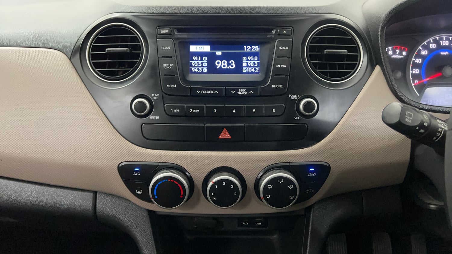 Used 2014 Hyundai Grand i10 Asta 1.2 Kappa VTVT (O) Petrol Manual interior MUSIC SYSTEM & AC CONTROL VIEW