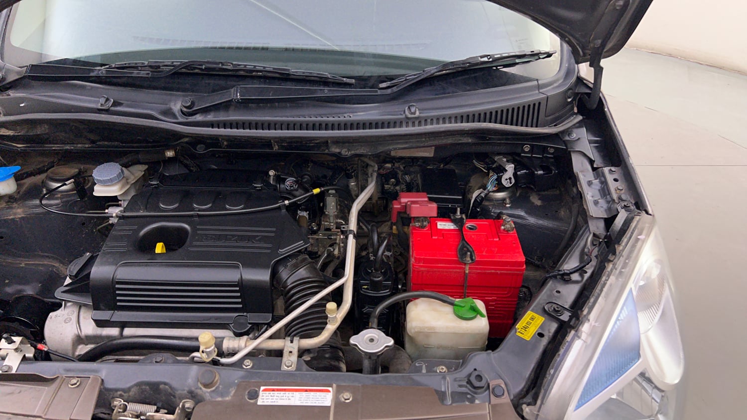 Used 2015 Maruti Suzuki Wagon R VXI Petrol Manual engine ENGINE LEFT SIDE HINGE & APRON VIEW
