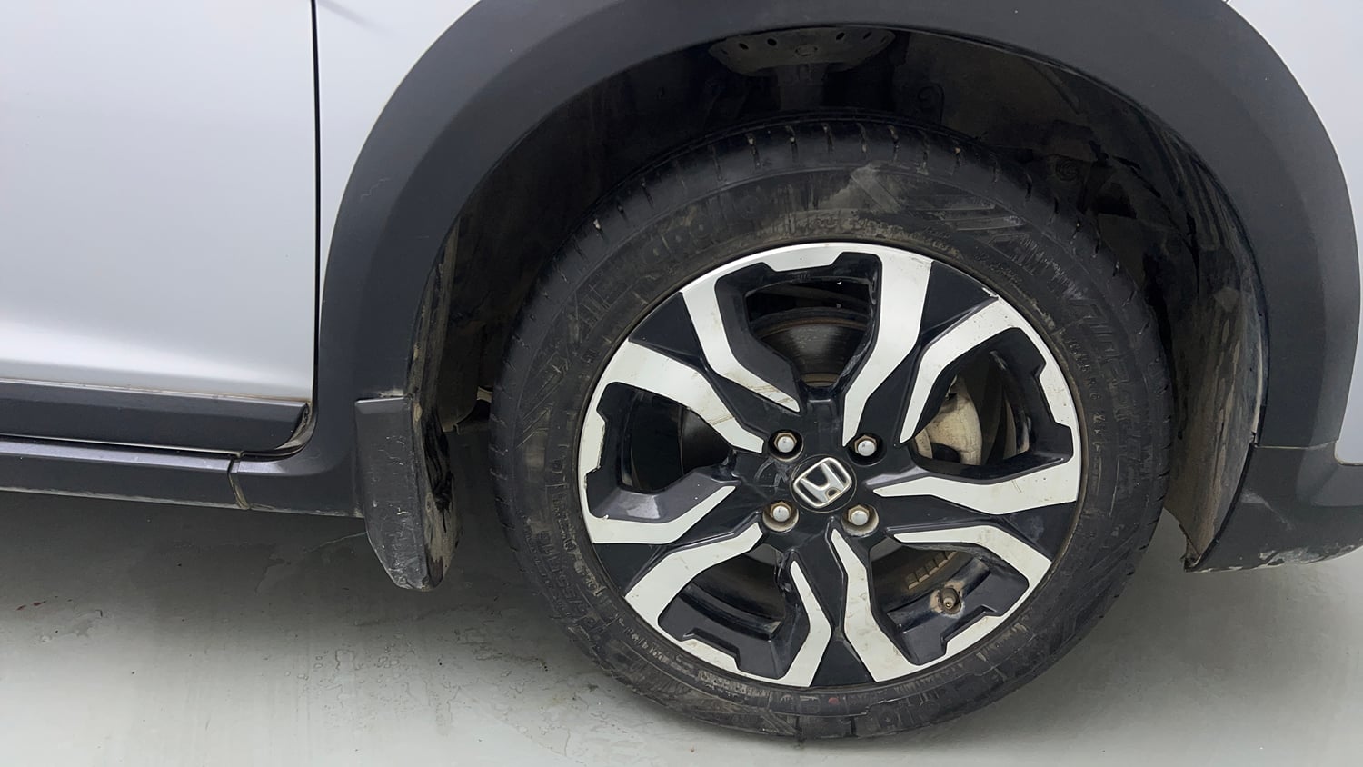 Used 2022 Honda WR-V VX MT Petrol Petrol Manual tyres RIGHT FRONT TYRE RIM VIEW