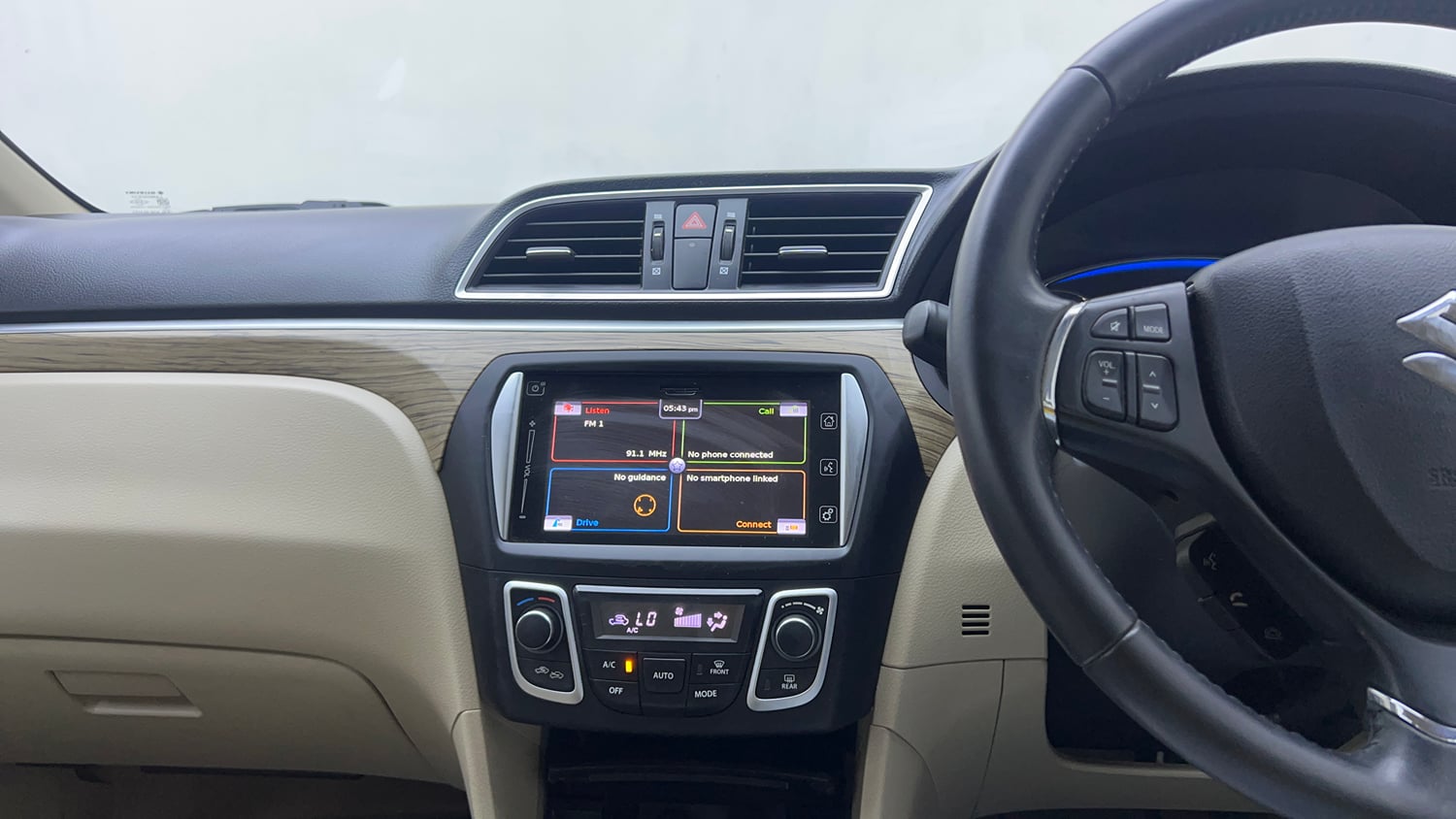 Used 2018 Maruti Suzuki Ciaz Alpha Hybrid 1.5 Petrol Manual interior MUSIC SYSTEM & AC CONTROL VIEW
