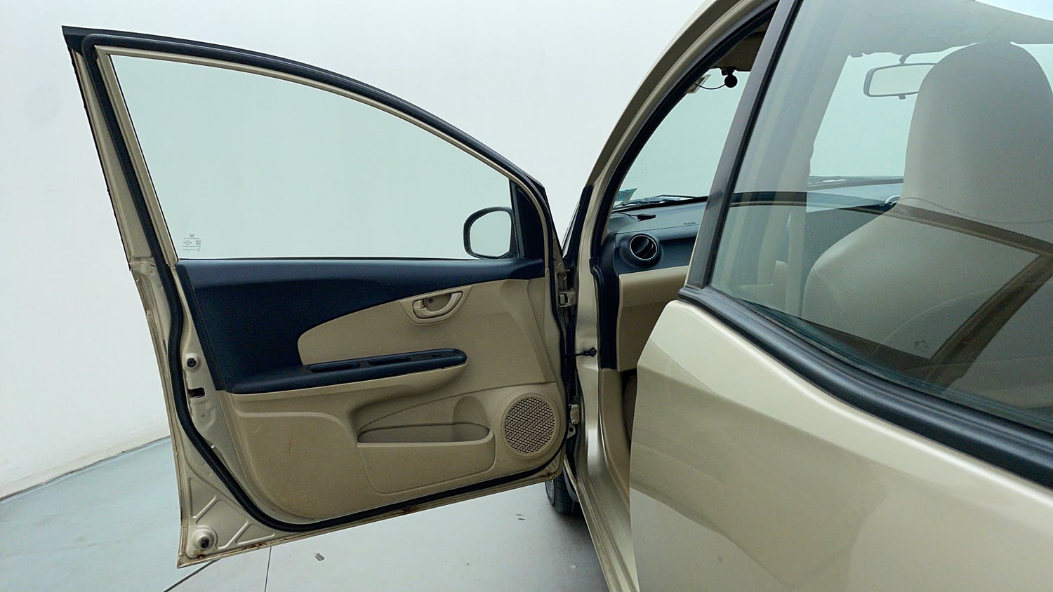 Used 2014 Honda Mobilio V Petrol Petrol Manual interior LEFT FRONT DOOR OPEN VIEW