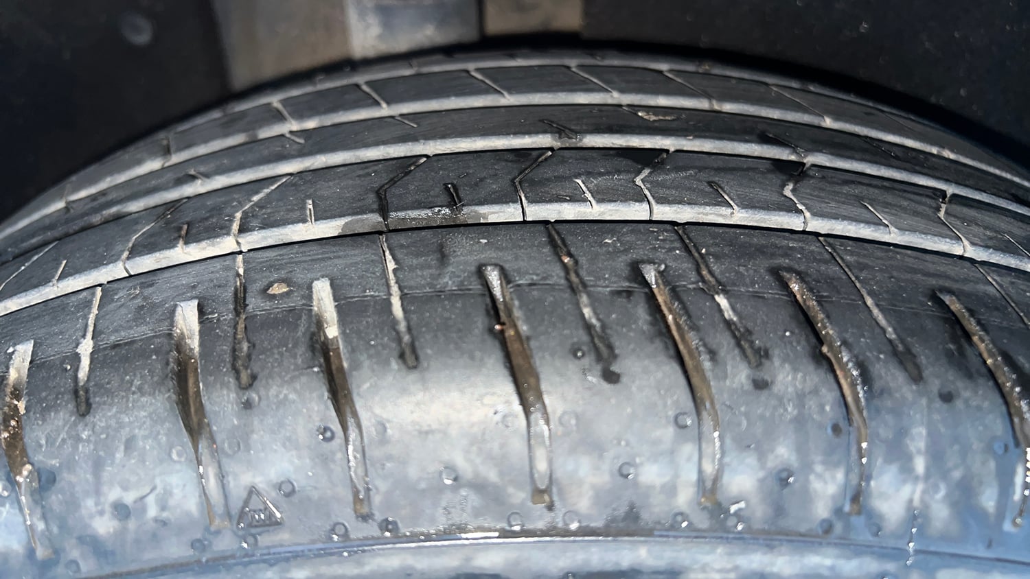 Used 2024 Hyundai Alcazar Executive 1.5 Petrol MT 7STR Petrol Manual tyres RIGHT REAR TYRE TREAD VIEW