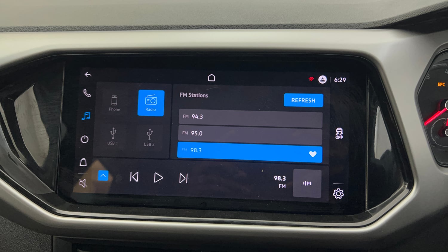 Used 2022 Volkswagen Taigun Highline 1.0 TSI AT Petrol Automatic top_features Integrated (in-dash) music system