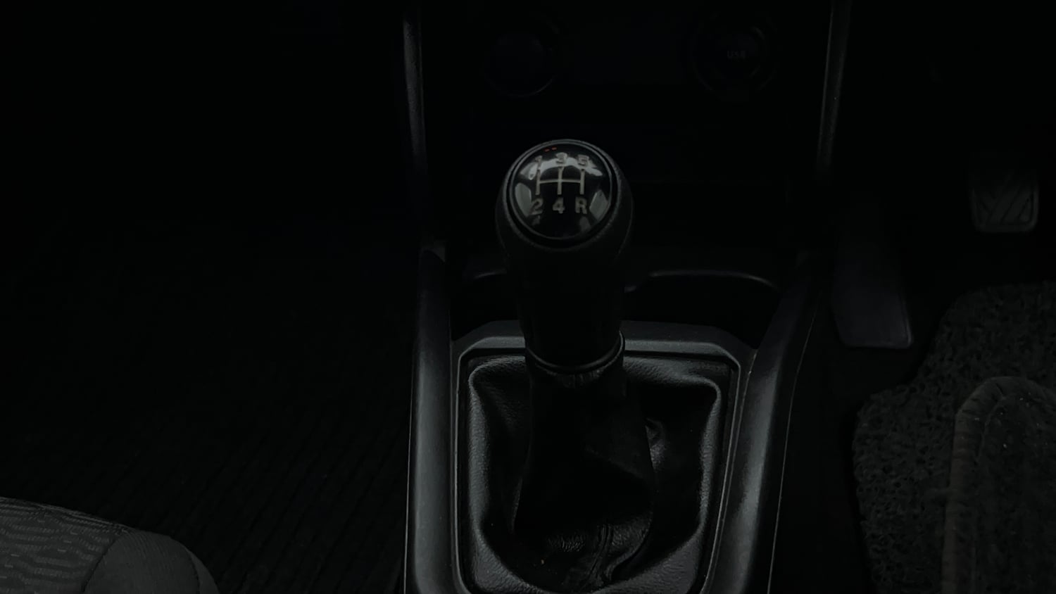 Used 2025 Maruti Suzuki Swift VXi CNG Cng Manual interior GEAR  KNOB VIEW