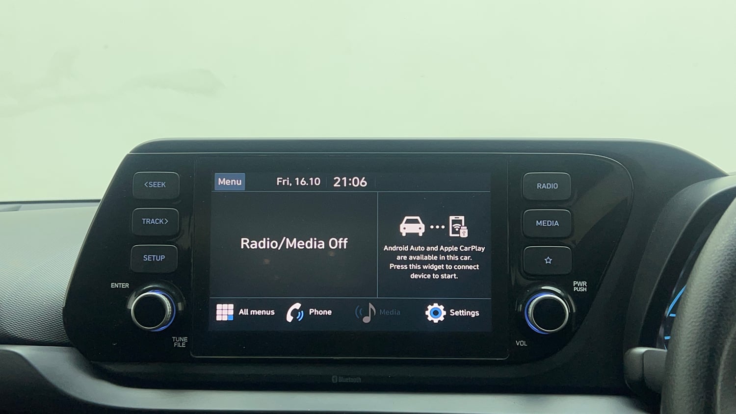 Used 2021 Hyundai i20 Sportz 1.2 MT Petrol Manual top_features Touch screen infotainment system