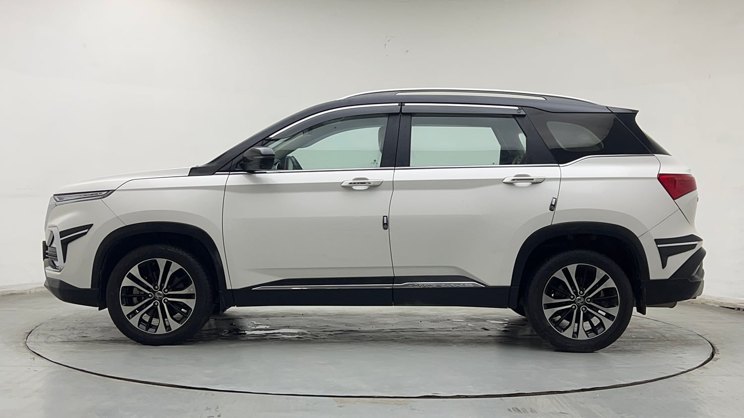 Used 2023 MG Motors Hector 1.5 Sharp CVT Dual Tone Petrol Automatic exterior LEFT SIDE VIEW