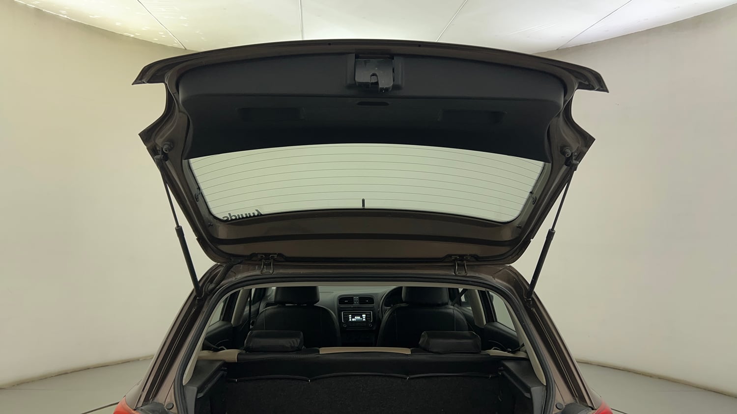 Used 2016 Volkswagen Polo Comfortline 1.2L (P) Petrol Manual interior DICKY DOOR OPEN VIEW