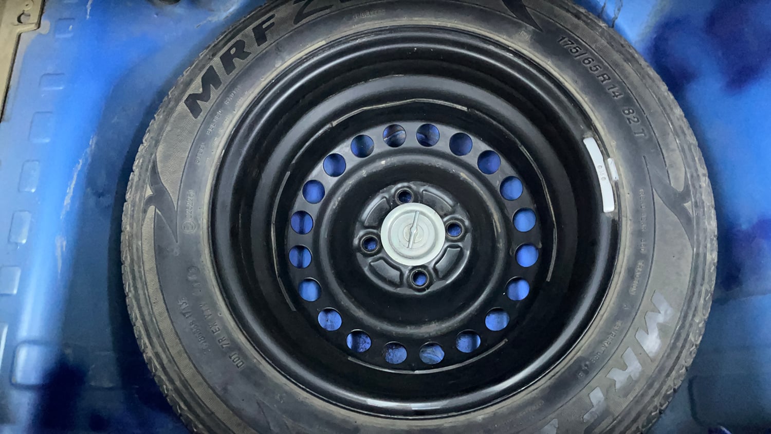 Used 2013 Honda Brio V MT Petrol Manual tyres SPARE TYRE VIEW