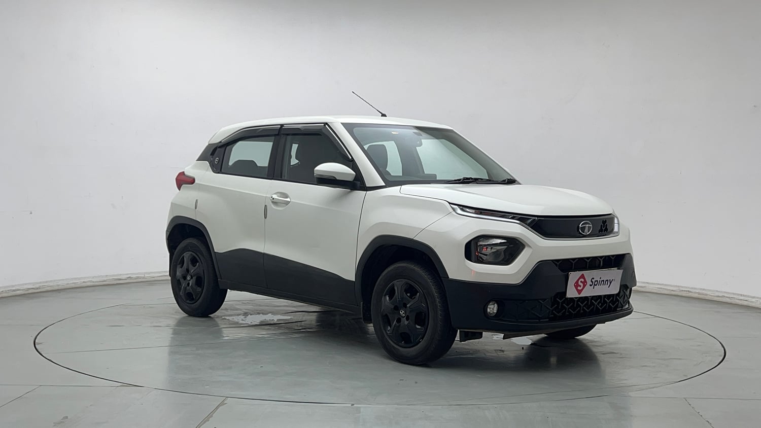 Used 2023 Tata Punch Accomplished MT Petrol Manual exterior RIGHT FRONT CORNER VIEW