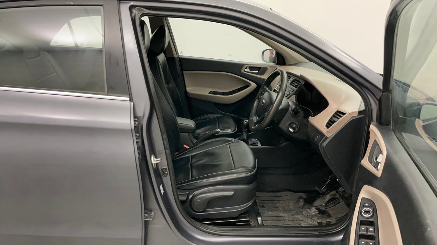 Used 2017 Hyundai Elite i20 Sportz 1.2 Petrol Manual interior RIGHT SIDE FRONT DOOR CABIN VIEW