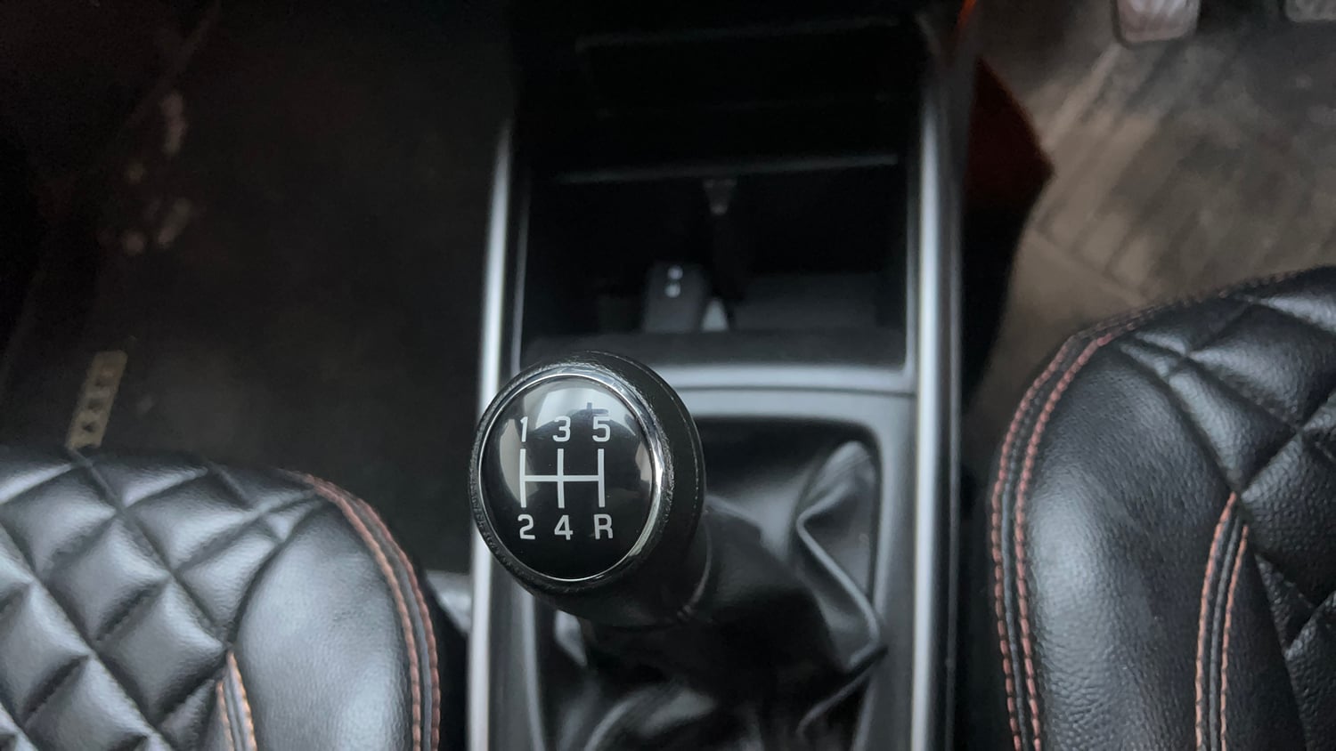Used 2021 Maruti Suzuki Baleno Zeta Petrol Manual interior GEAR  KNOB VIEW