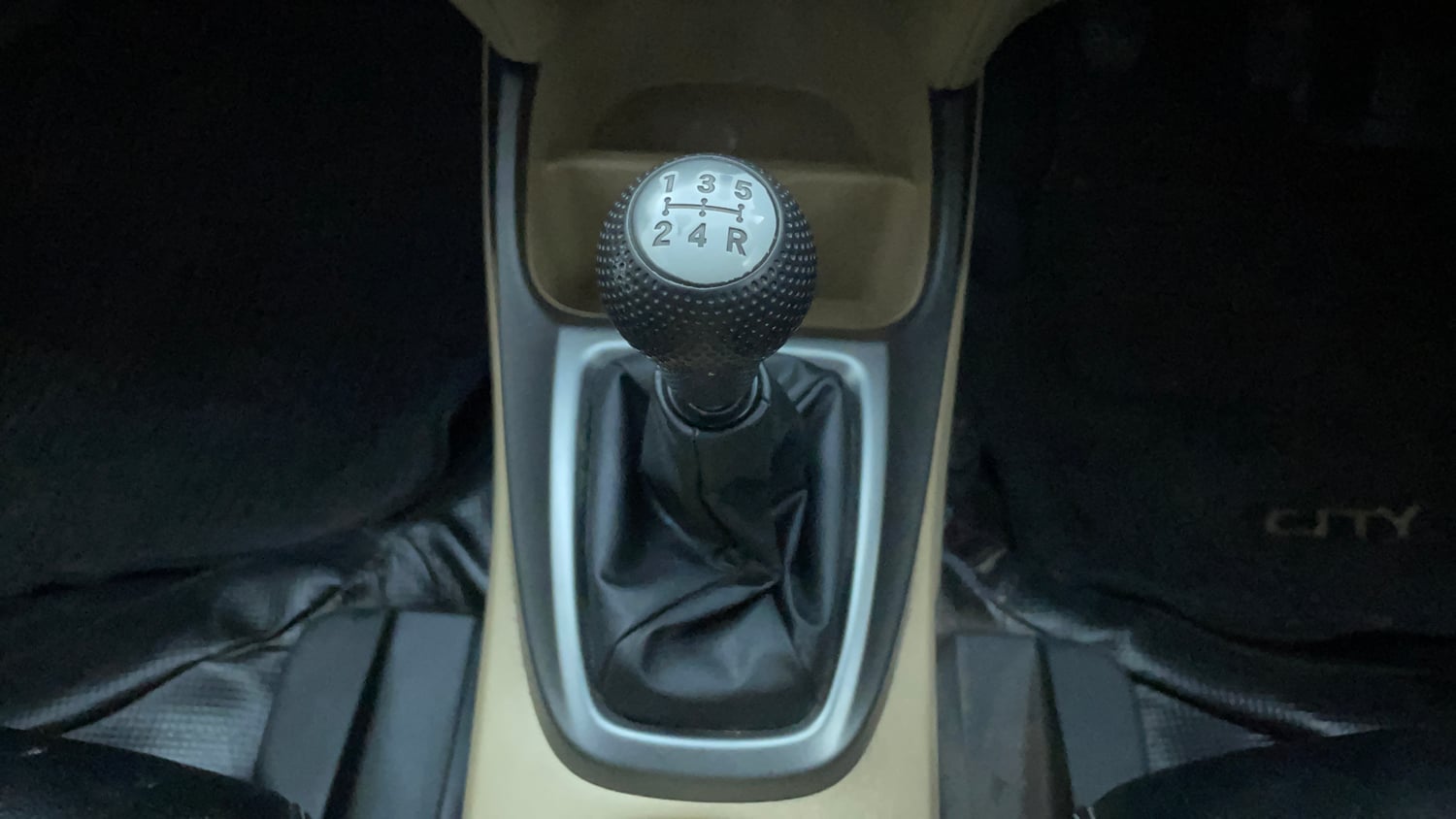 Used 2013 Honda City 1.5 V MT Petrol Manual interior GEAR  KNOB VIEW