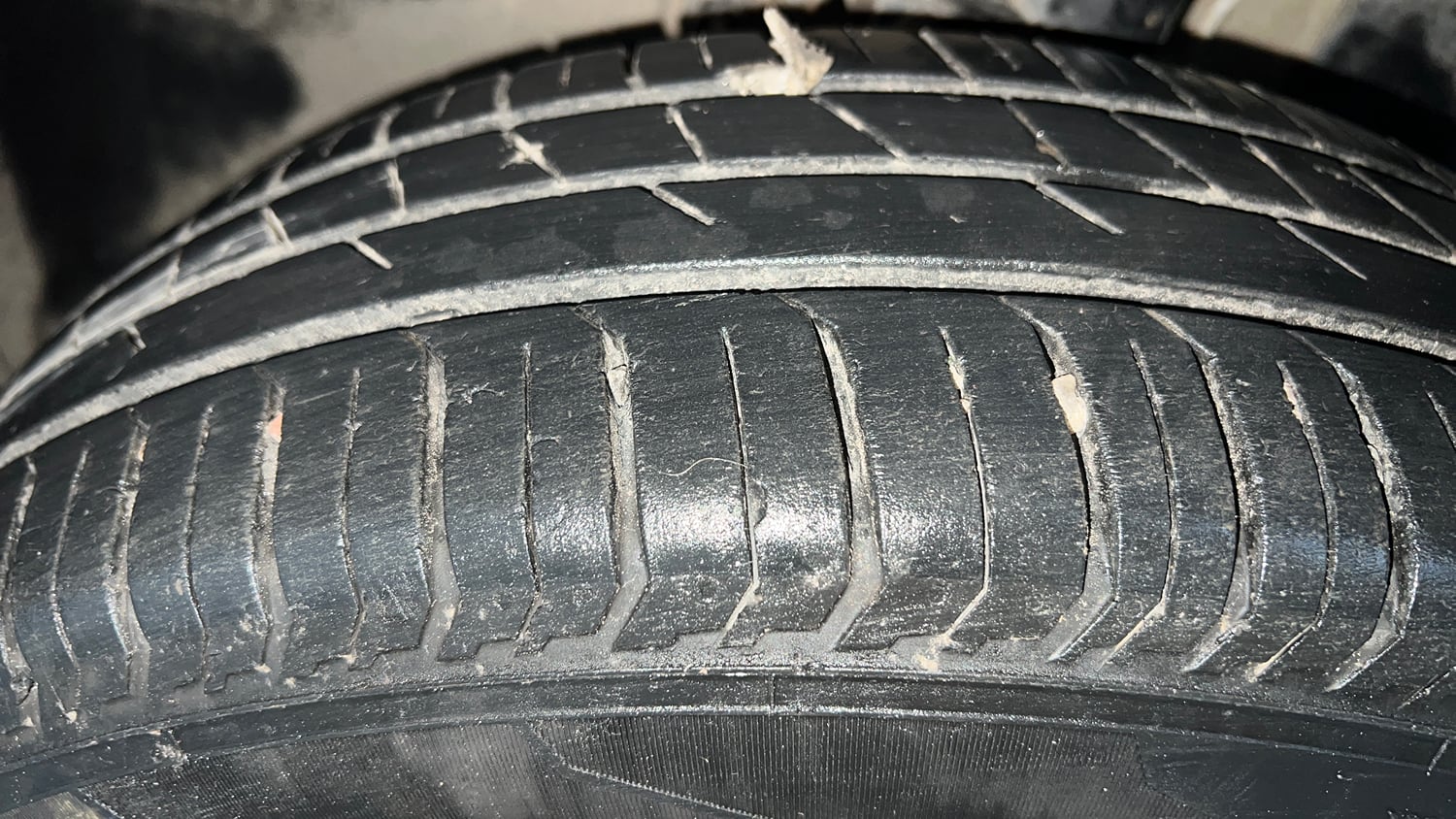 Used 2024 Tata Punch Adventure Rhythm AMT Petrol Automatic tyres LEFT FRONT TYRE TREAD VIEW