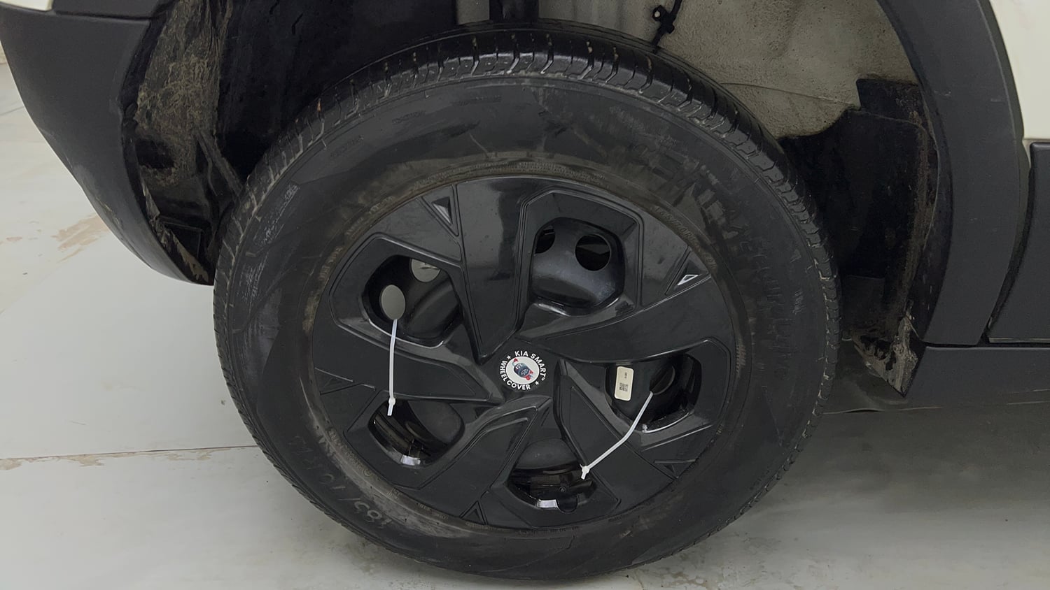 Used 2024 Tata Punch Adventure Rhythm AMT Petrol Automatic tyres RIGHT REAR TYRE RIM VIEW