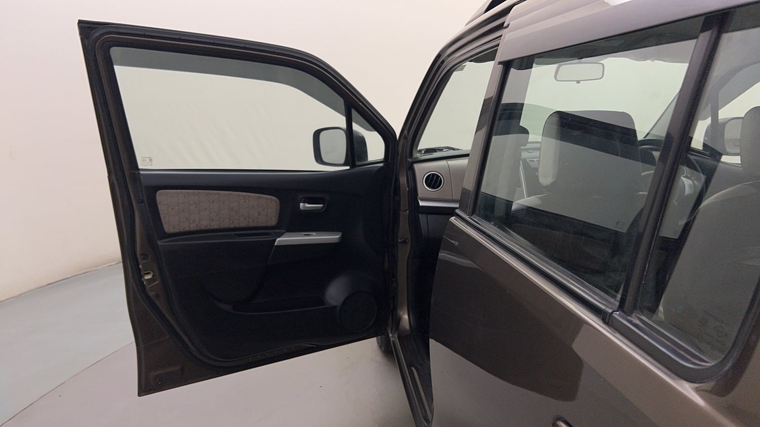 Used 2015 Maruti Suzuki Wagon R VXI Petrol Manual interior LEFT FRONT DOOR OPEN VIEW