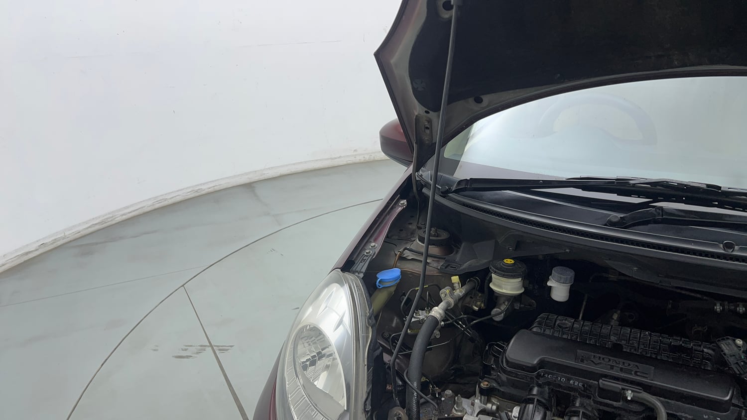Used 2014 Honda Amaze 1.2 S i-VTEC Petrol Manual engine ENGINE RIGHT SIDE HINGE & APRON VIEW