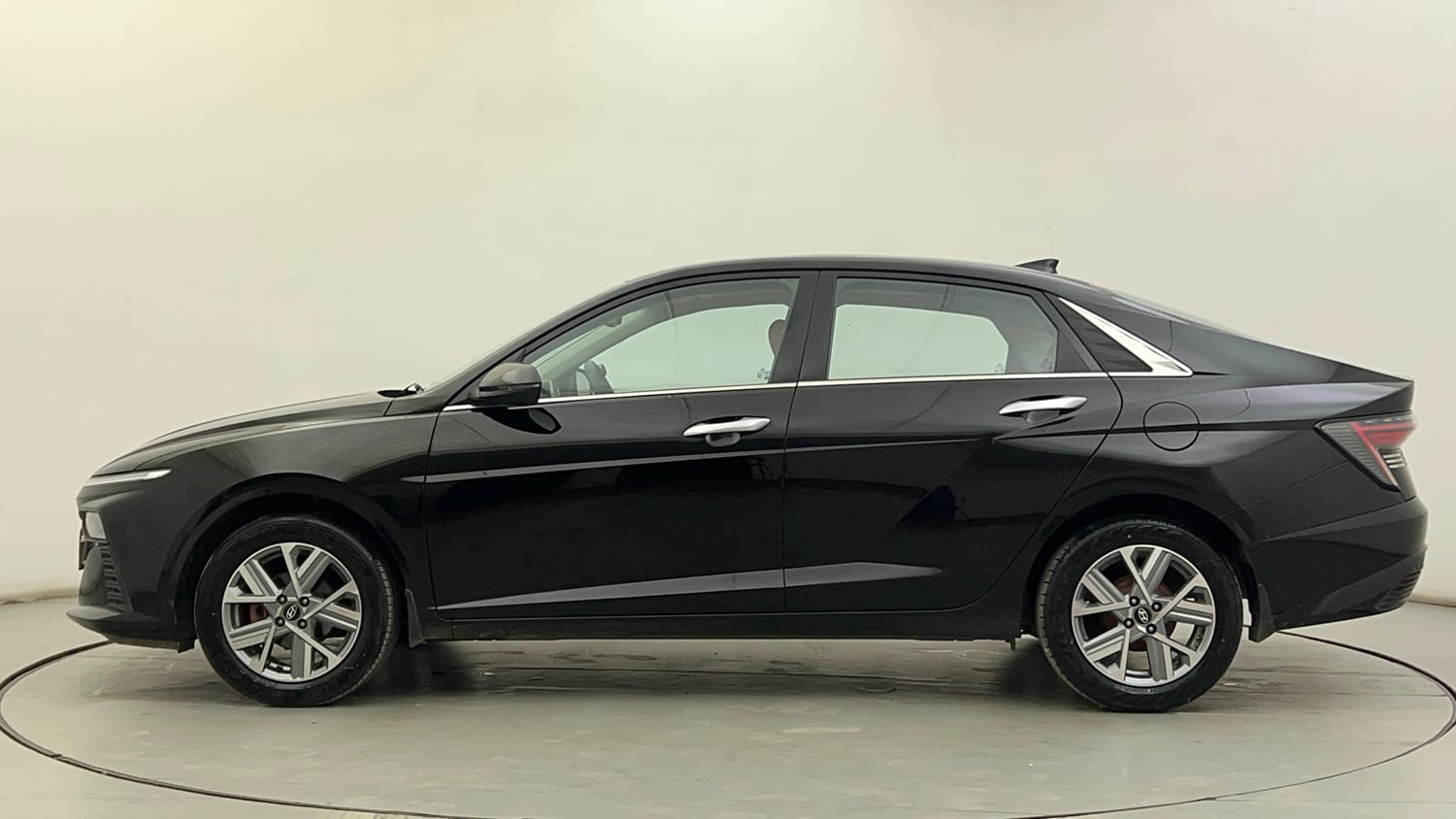 Used 2024 Hyundai Verna SX 1.5 Petrol MT Petrol Manual exterior LEFT SIDE VIEW