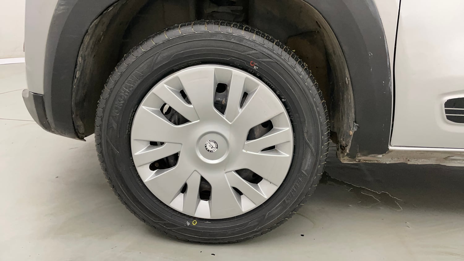 Used 2022 Renault Kwid RXT 1.0 AMT (O) Petrol Automatic tyres LEFT FRONT TYRE RIM VIEW