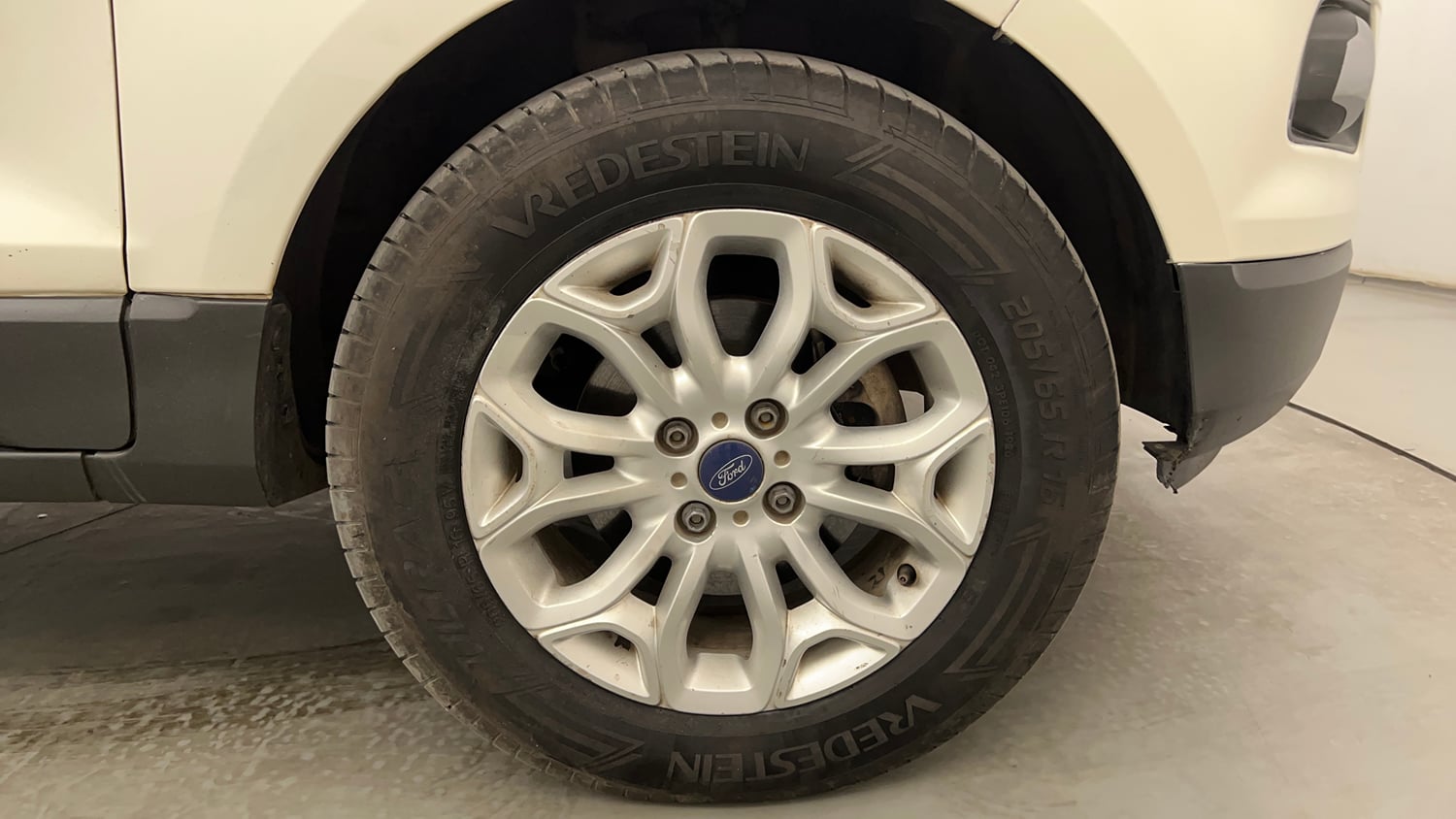 Used 2014 Ford EcoSport Titanium 1.5 TDCi (Opt) Diesel Manual tyres RIGHT FRONT TYRE RIM VIEW