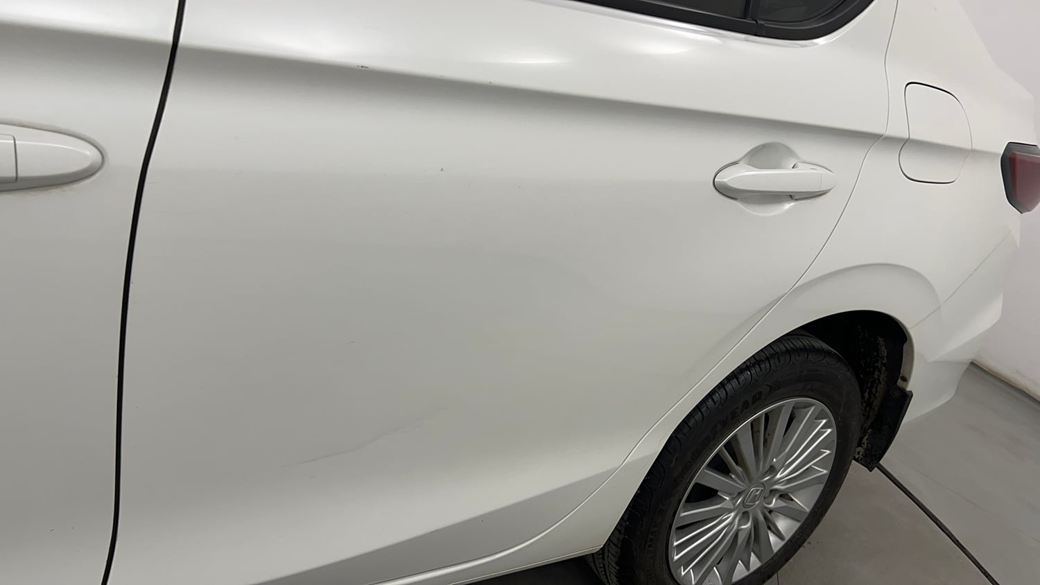 Used 2023 Honda City V CVT Petrol Petrol Automatic dents MINOR DENT