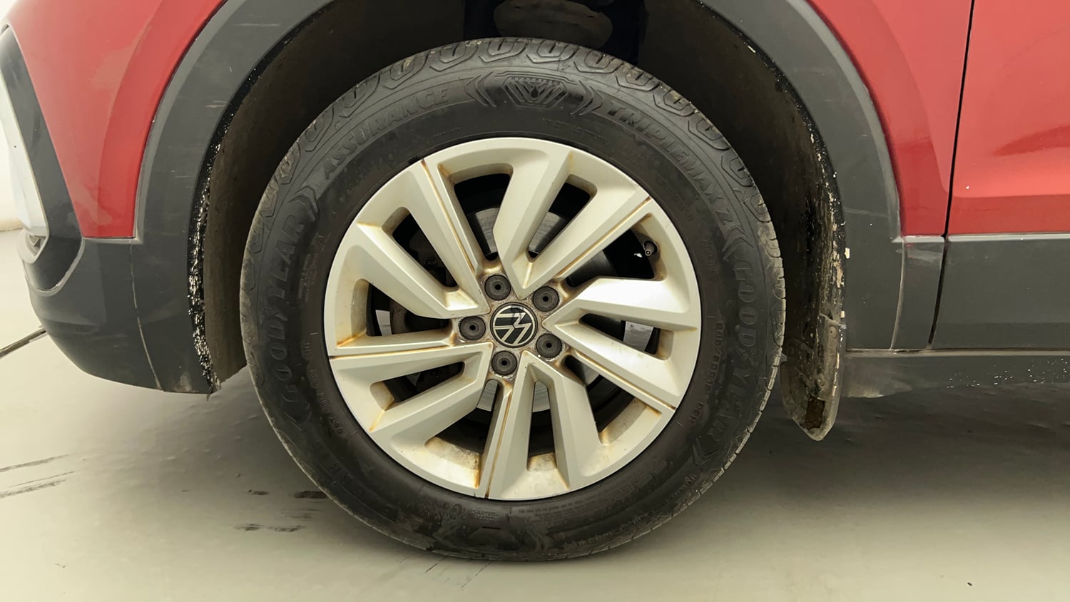 Used 2022 Volkswagen Taigun Highline 1.0 TSI AT Petrol Automatic tyres LEFT FRONT TYRE RIM VIEW