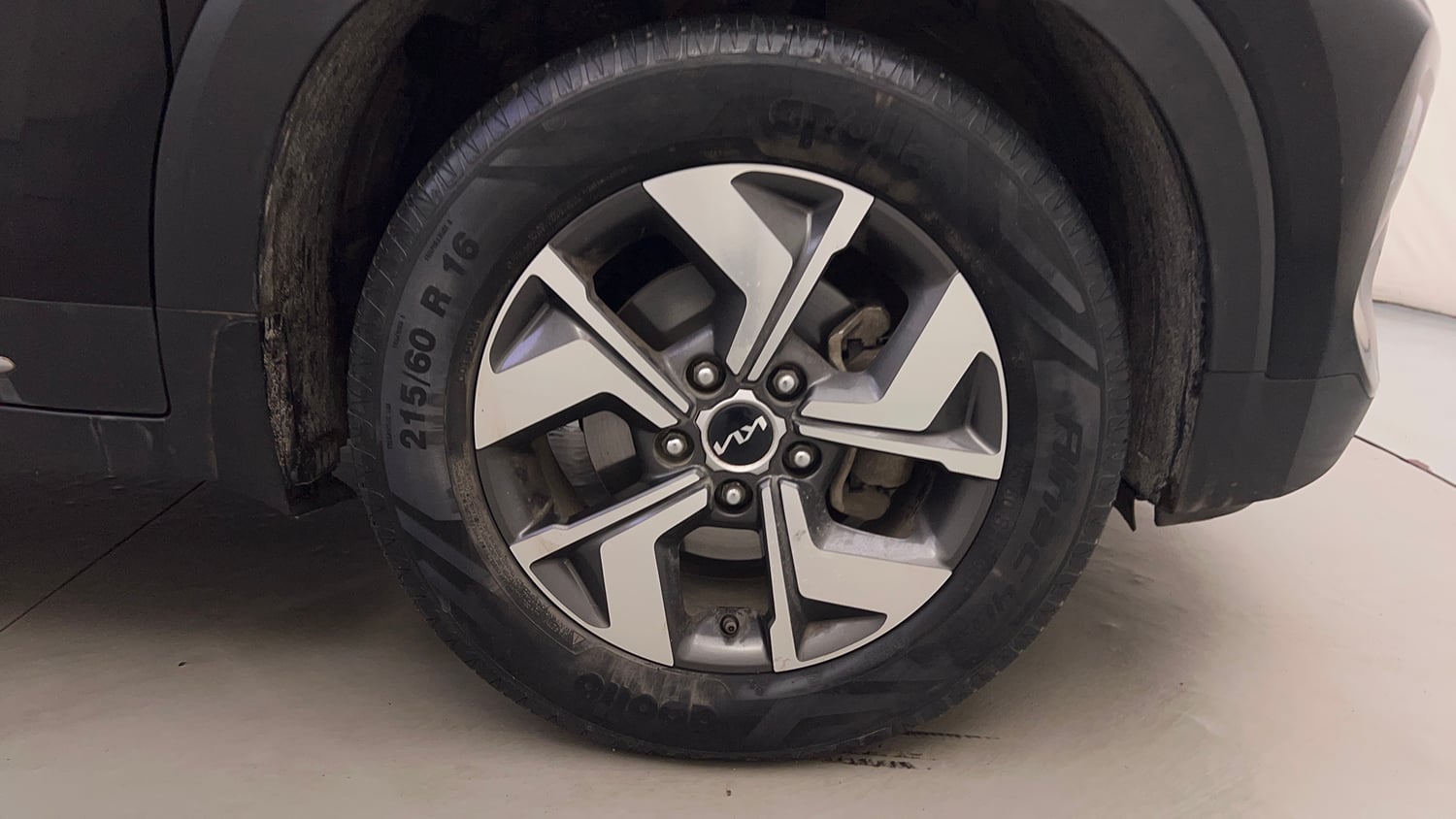 Used 2022 Kia Sonet HTX 1.5 AT Diesel Automatic tyres RIGHT FRONT TYRE RIM VIEW